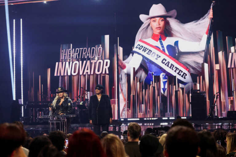 Η πρωτοπόρος της country μουσικής Λίντα Μαρτέλ συμμετέχει στο νέο άλμπουμ της Beyoncé