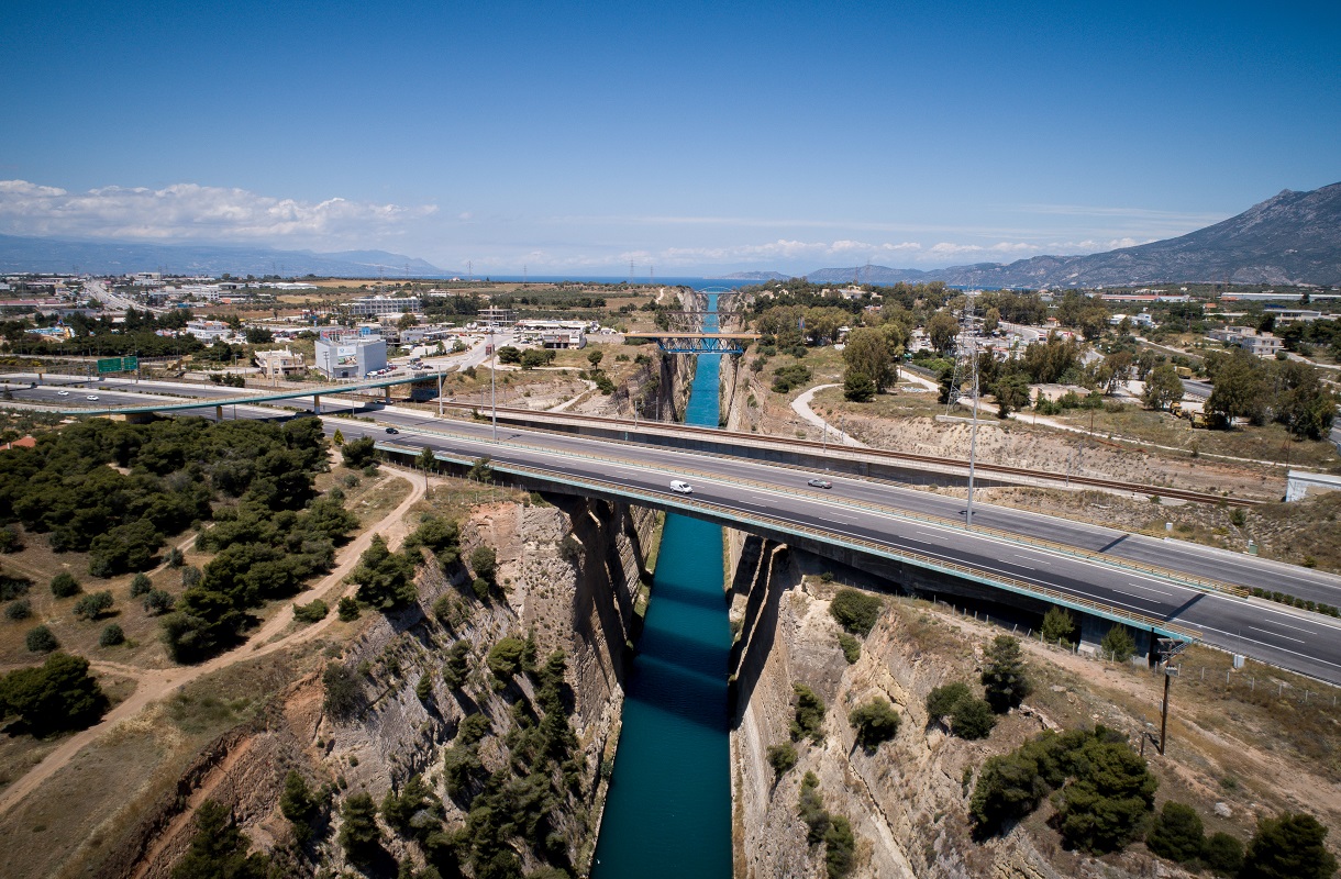 Διώρυγα Κορίνθου: Εργασίες εναεριτών που κόβουν την ανάσα