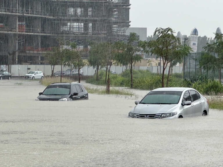 Οι αιτίες του πρωτοφανούς κατακλυσμού στο Ντουμπάι - Τι δηλώνει στο newsit.gr η Χριστίνα Ρήγου