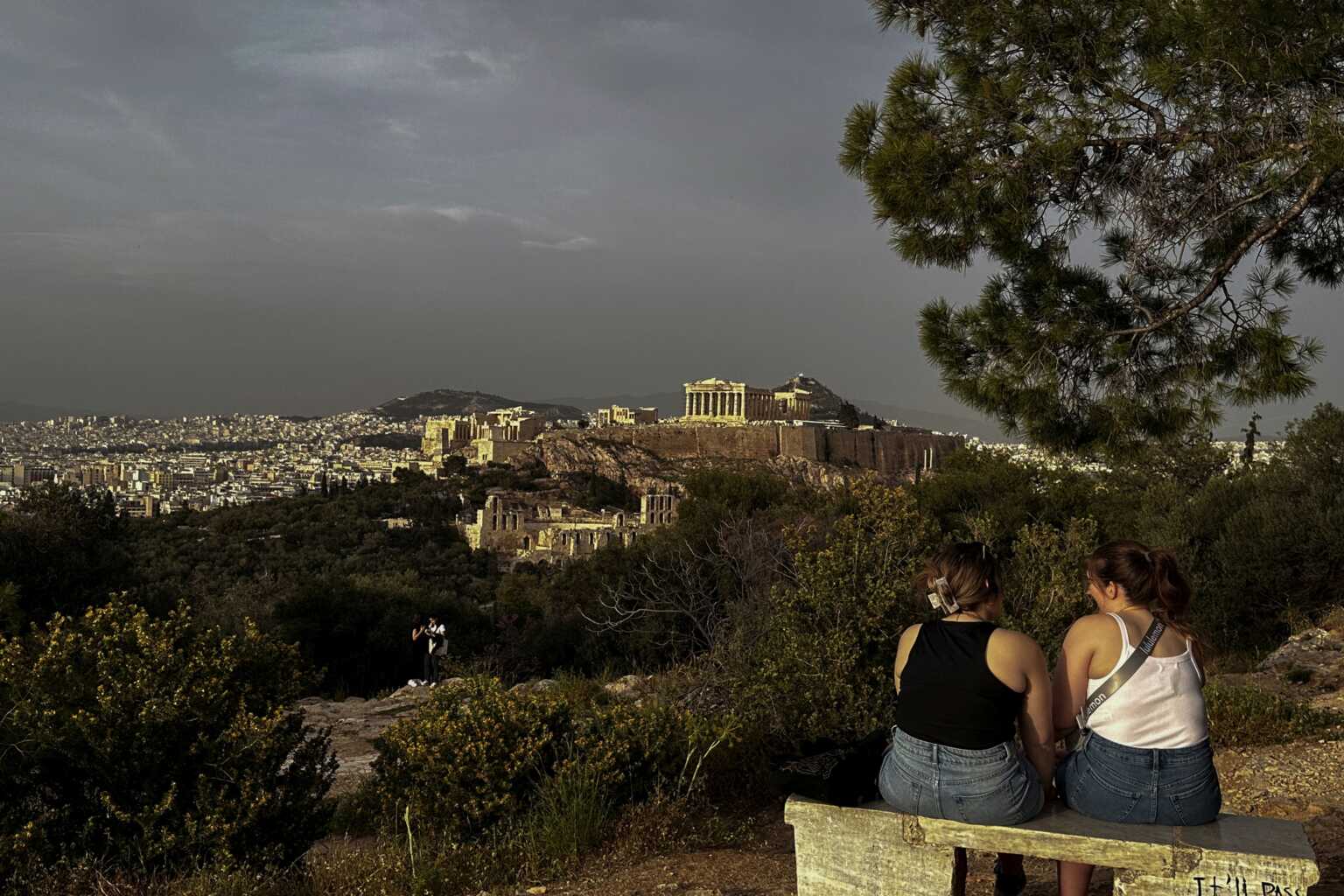 Ιταλία: Ακτιβιστές της «Τελευταίας Γενιάς» αλυσοδέθηκαν μπροστά από τον Δαβίδ του Μιχαήλ Άγγελου