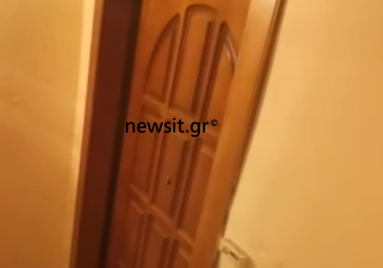 Ηλιούπολη: Εικόνες από το εσωτερικό της πολυκατοικίας όπου έγινε το διπλό φονικό