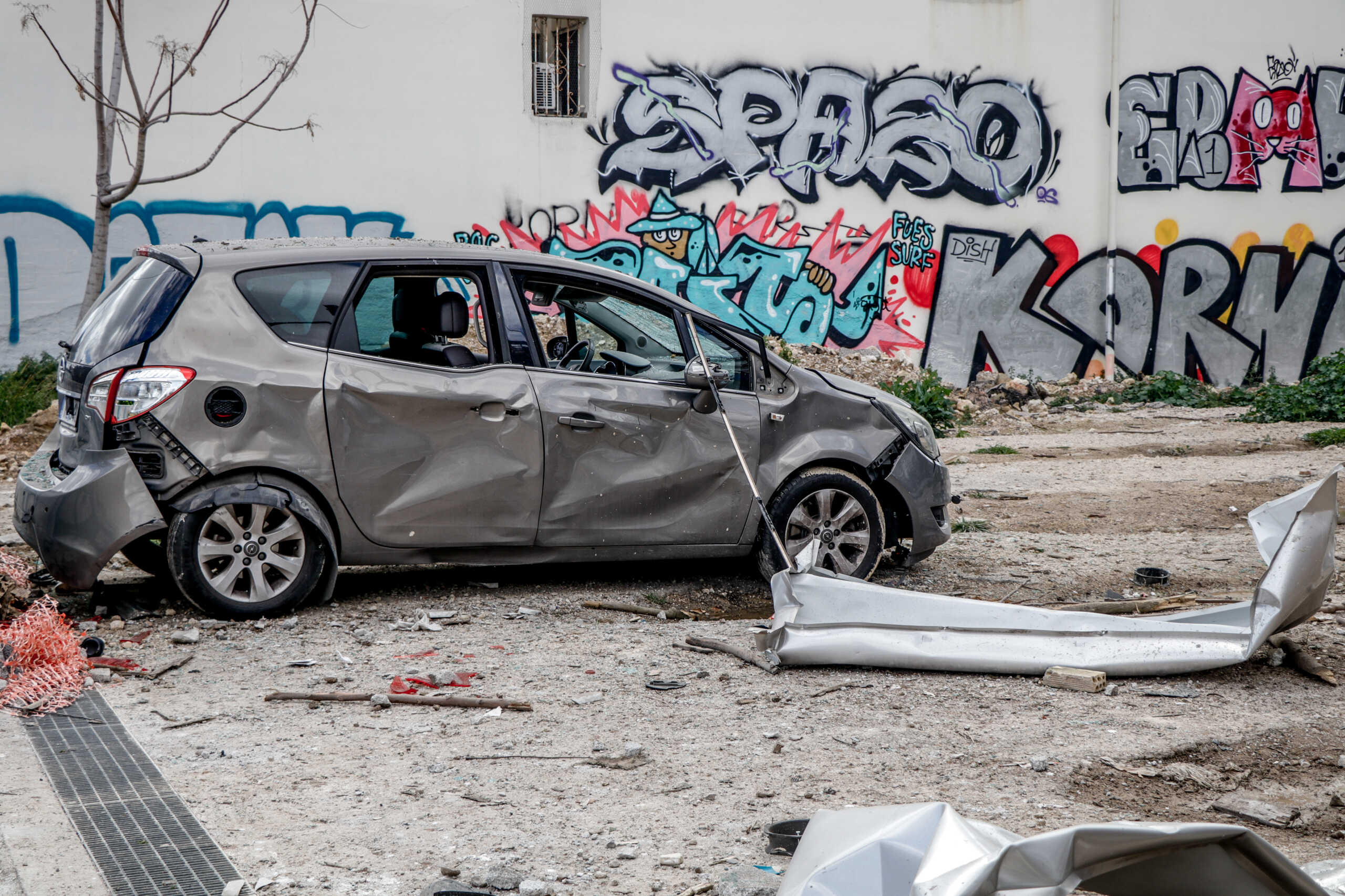 Ισχυρή έκρηξη σε υπαίθριο χώρο στάθμευσης, δίπλα από πρατήριο υγρών καυσίμων επί της οδού Ομηρίδη Σκυλίτση και Πυθαγόρα, στον Πειραιά.  Παρασκευή 8 Μαρτίου 2024  (ΤΑΚΗΣ ΣΑΓΙΑΣ