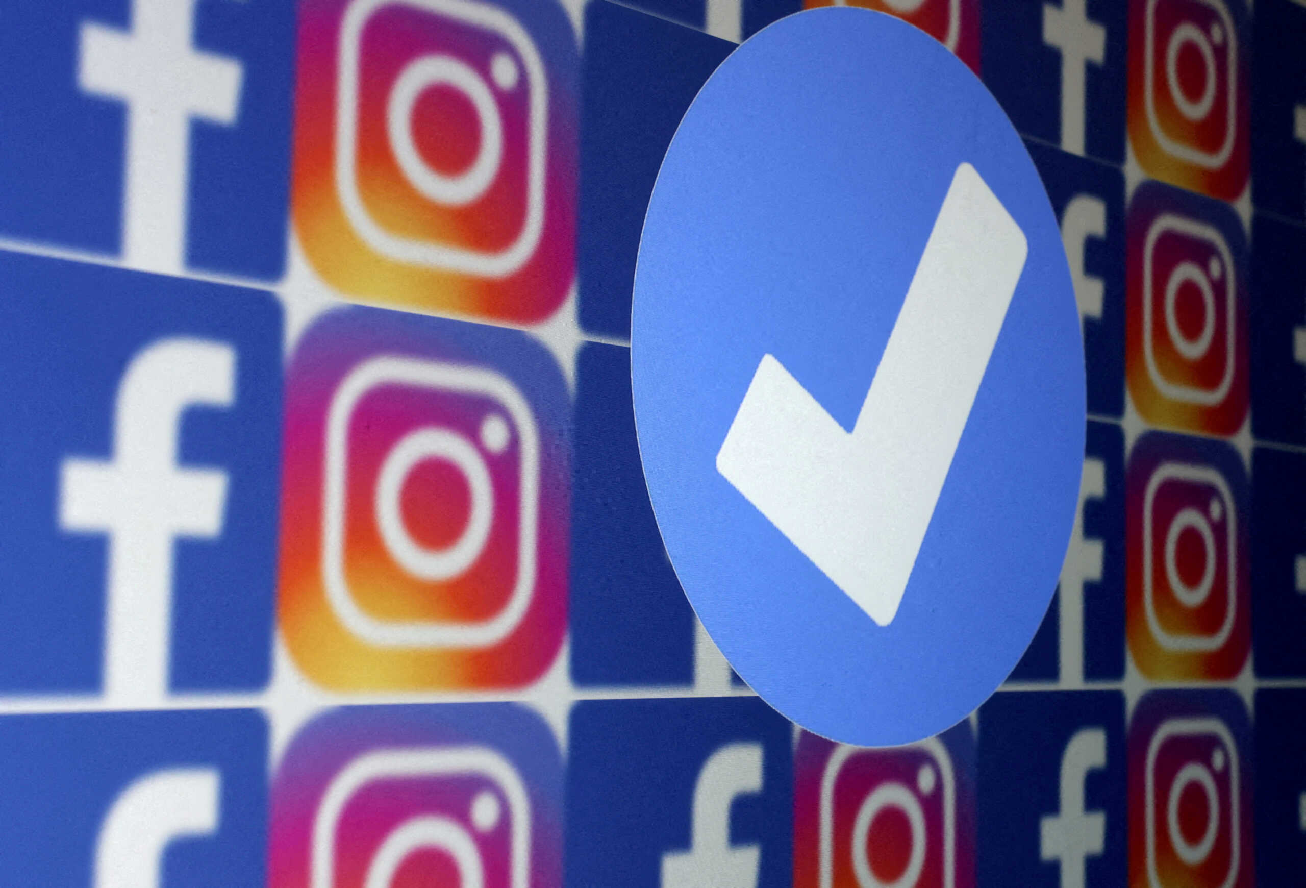 FILE PHOTO: A blue verification badge and the logos of Facebook and Instagram are seen in this picture illustration taken January 19, 2023. REUTERS