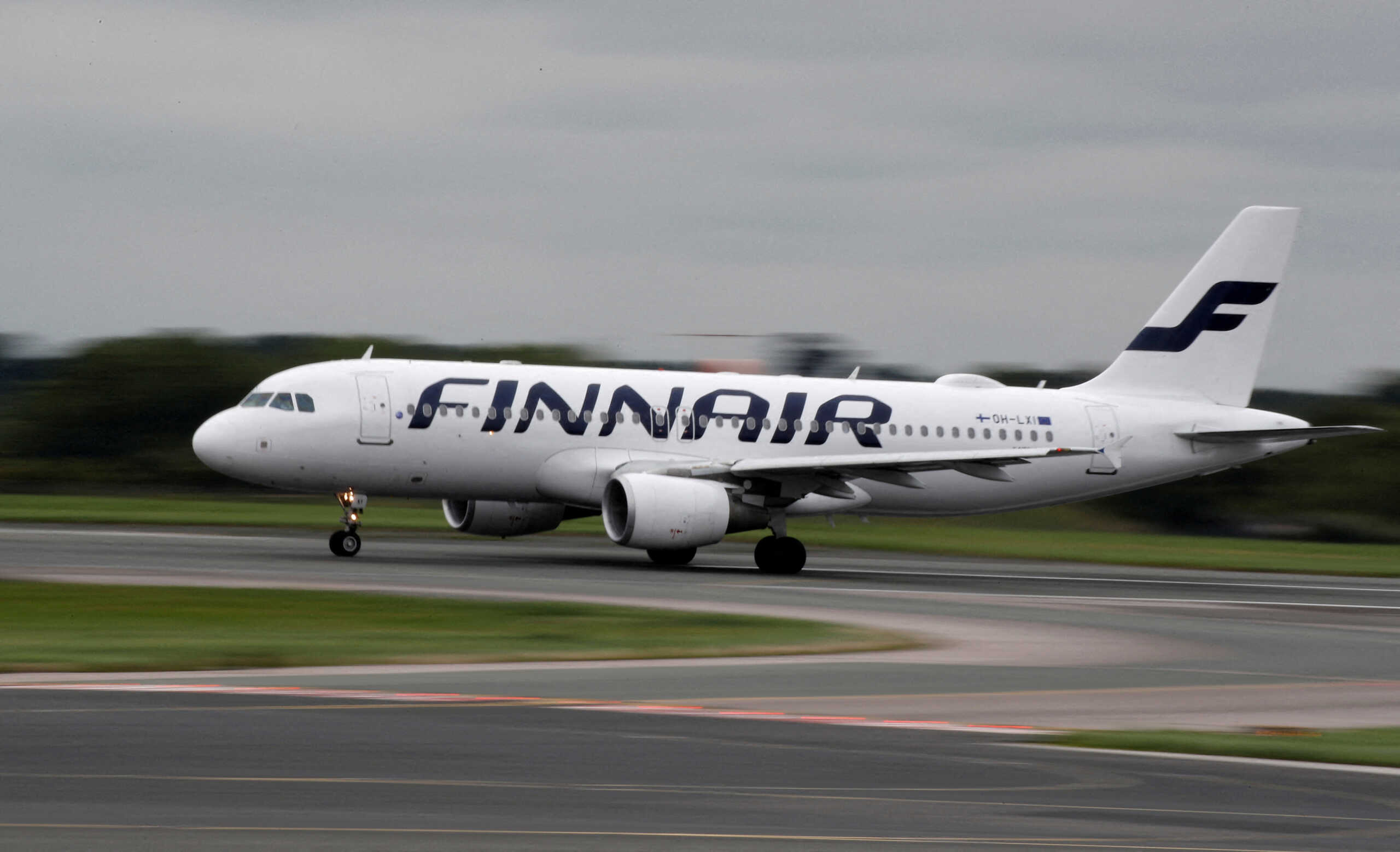 FILE PHOTO: FILE PHOTO: A Finnair Airbus A320-200 aircraft prepares to take off from Manchester Airport in Manchester, Britain September 4, 2018. REUTERS