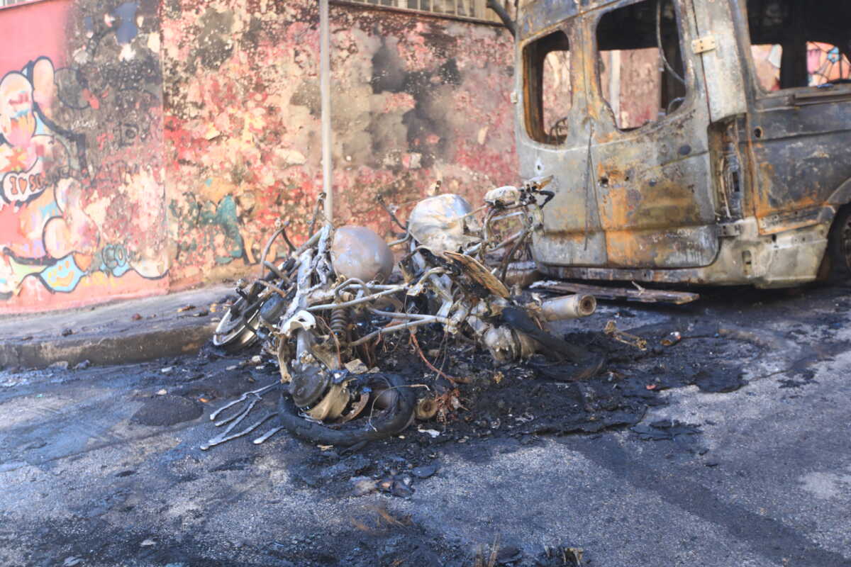 Θεσσαλονίκη: Εμπρησμός αυτοκινήτου στους Αμπελόκηπους, η φωτιά επεκτάθηκε και σε δεύτερο όχημα