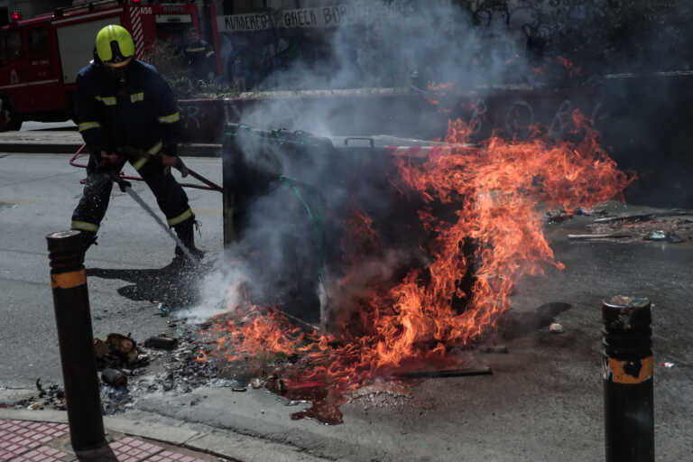 Επεισόδια με 12 προσαγωγές στην Πάτρα - Εβαλαν φωτιές σε κάδους και προκάλεσαν ζημιές σε καταστήματα