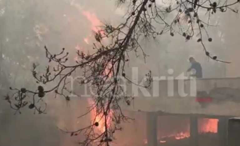 Μήνυμα 112 για τη μεγάλη φωτιά κοντά στον Ναύσταθμο της Σούδας - Εκκενώθηκε και το Ναυτικό νοσοκομείο