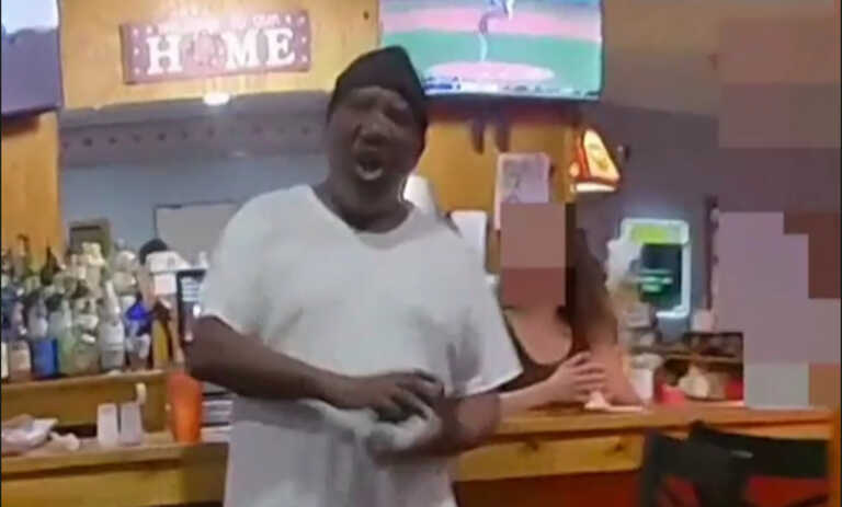 «Δεν μπορώ να αναπνεύσω»  - Βίντεο σοκ από τη σύλληψη Αφροαμερικανού στο Οχάιο που πέθανε ενώ του περνούσαν χειροπέδες