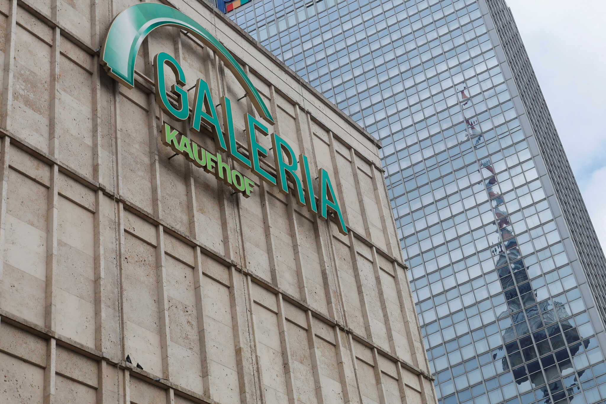 Ο κολοσσός Galeria κλείνει 1 στα 6 πολυκαταστήματα του στη Γερμανία