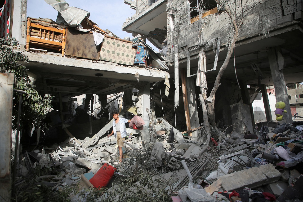 A Palestinian kid inspects the site of an Israeli strike on a house, amid the ongoing conflict between Israel and the Palestinian Islamist group Hamas, in Rafah, in the southern Gaza Strip, April 25, 2024. REUTERS