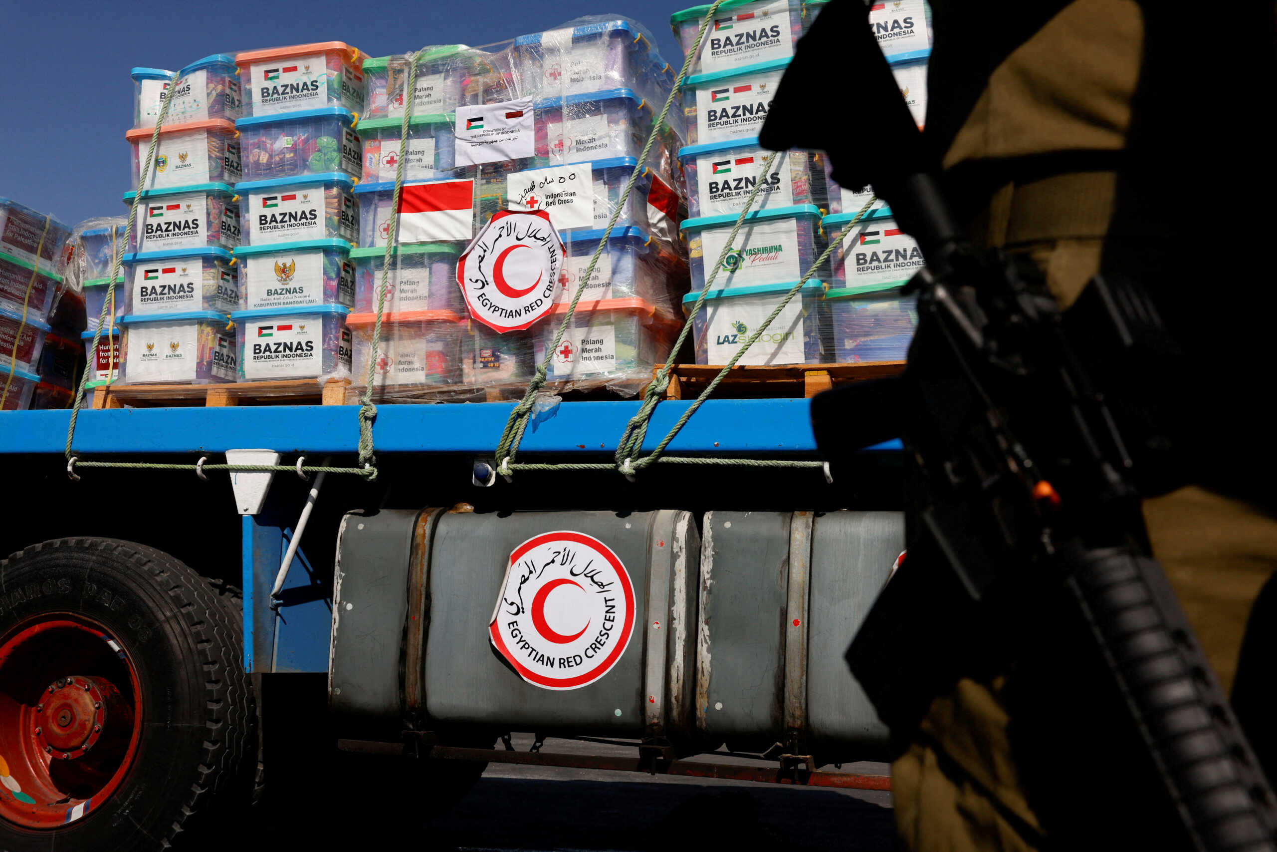 Το Ισραήλ υποστηρίζει ότι 276 φορτηγά με ανθρωπιστική βοήθεια έφτασαν στη Λωρίδα της Γάζας