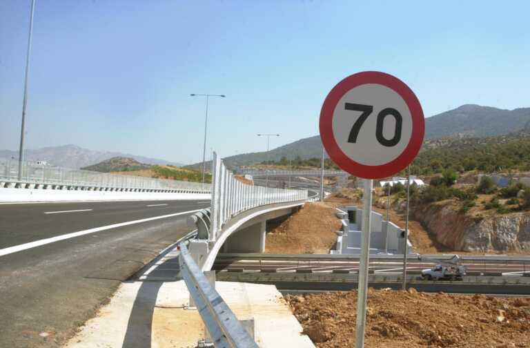Δοκιμές στη γέφυρα Σερβίων στην Κοζάνη που έκλεισε για σειρά έργων αποκατάστασης πριν από δύο χρόνια