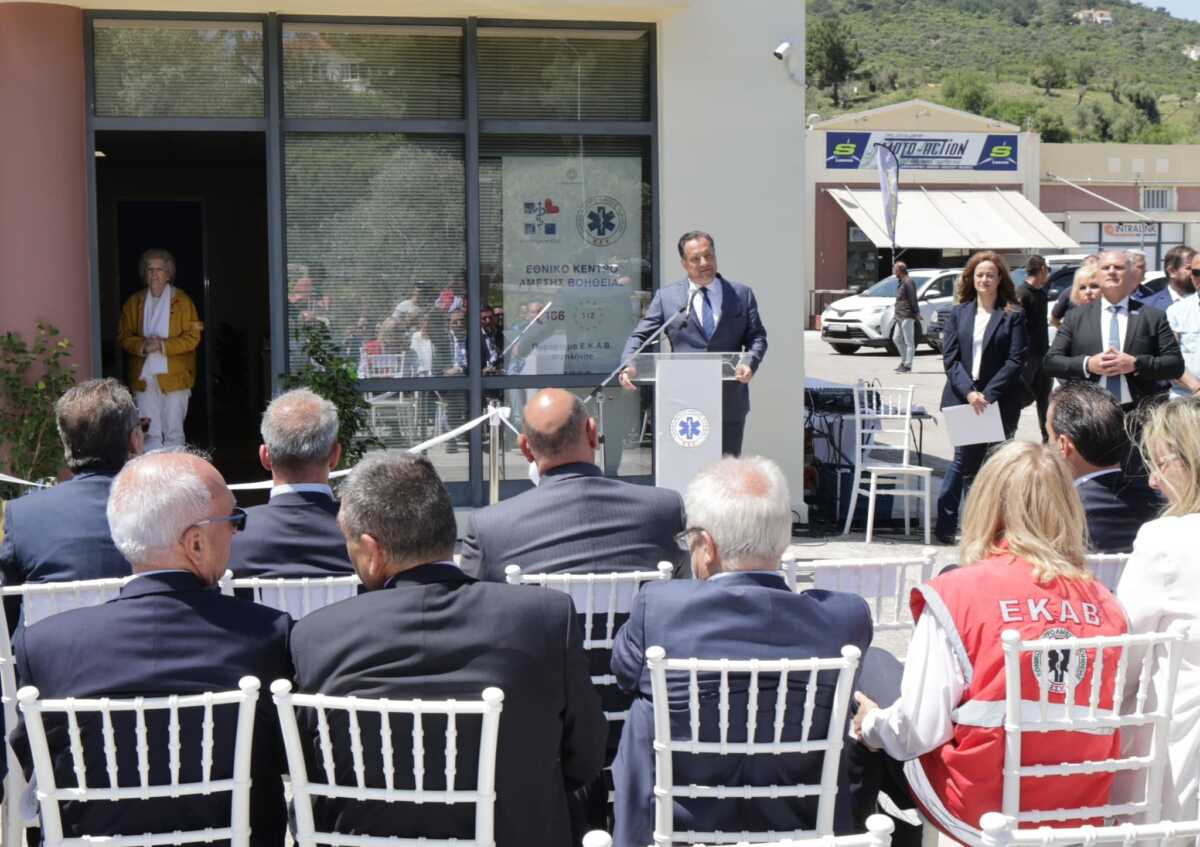 Άδωνις Γεωργιάδης: Ένταση με διαδηλωτές υγειονομικούς στην Μυτιλήνη – «Αντί να φωνάζετε κάντε καμιά δουλειά»