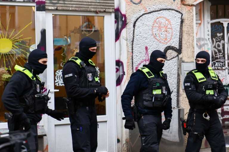 Περισσότεροι από 1.000 ακροδεξιοί εξτρεμιστές έχουν άδεια οπλοφορίας στη Γερμανία