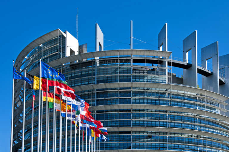 Δημόσιο χρέος στην ευρωζώνη: Αυξάνεται το «ειδικό βάρος» των ξένων πιστωτών και των ευρωπαϊκών νοικοκυριών