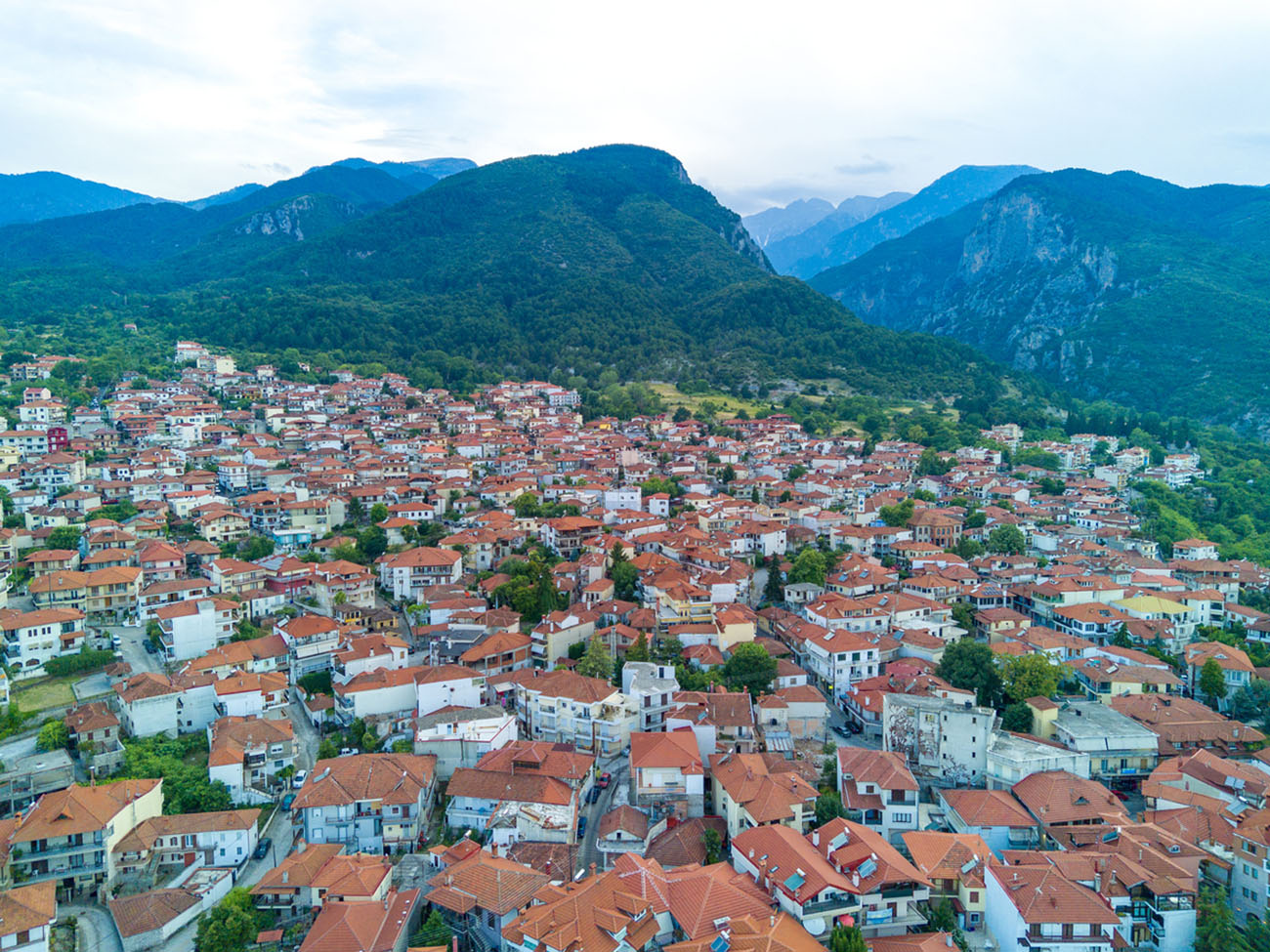 Λιτόχωρο σημαίνει βουνό, θάλασσα, «τίμια» διαμονή και καλές ταβέρνες για φαγητό