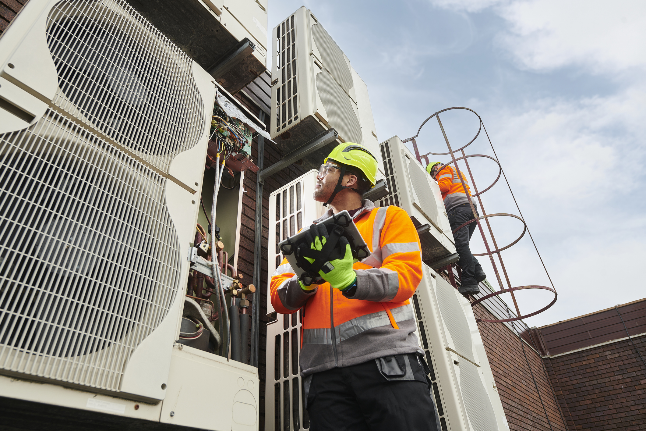 airconditioning engineers servicing