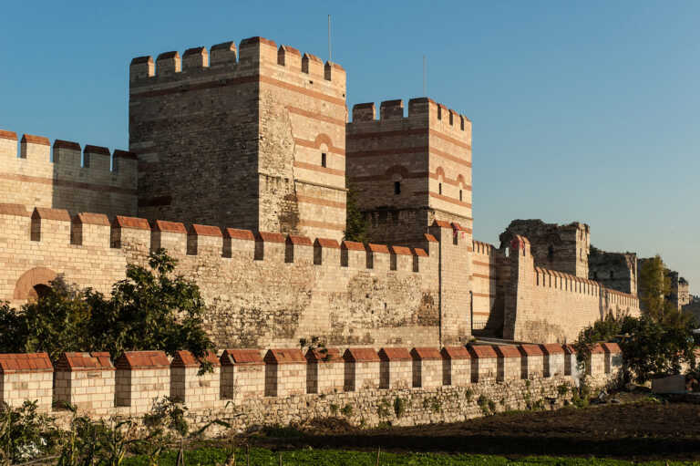 Τα Τείχη της Κωνσταντινούπολης και η άγνωστη ιστορία τους