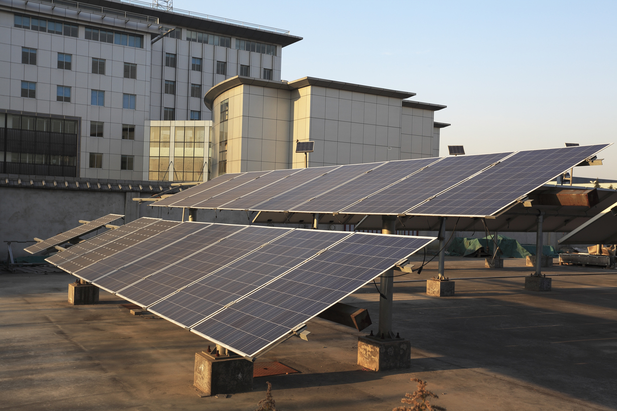 Φωτοβολταϊκά σε επιχειρήσεις: Στο Ταμείο Ανάκαμψης το πρόγραμμα εξοικονόμησης ενέργειας των 161,5 εκατ. ευρώ