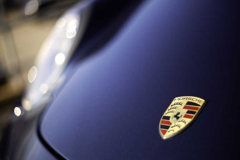 Porsche: Κατακόρυφη πτώση στις πωλήσεις και απώλεια του 30% των κερδών της στο α' τρίμηνο 2024