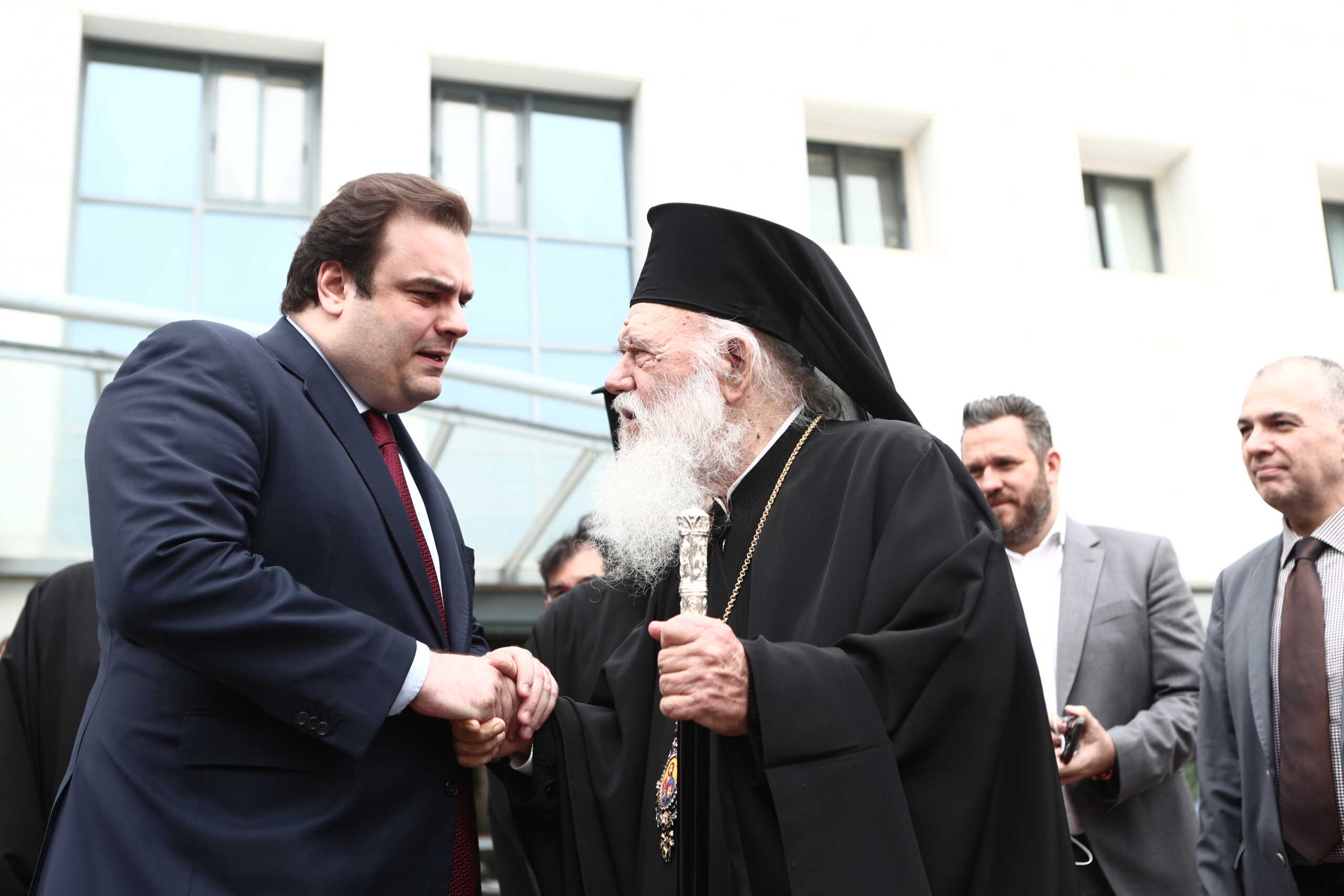 Συνάντηση του Αρχιεπισκόπου Αθηνών και πάσης Ελλάδος Ιερώνυμου με τον υπουργό Παιδείας, Θρησκευμάτων και Αθλητισμού Κυριάκο Πιερρακάκη στο υπουργείο Παιδείας, Τρίτη 23 Απριλίου 2024. 
(ΣΩΤΗΡΗΣ ΔΗΜΗΤΡΟΠΟΥΛΟΣ