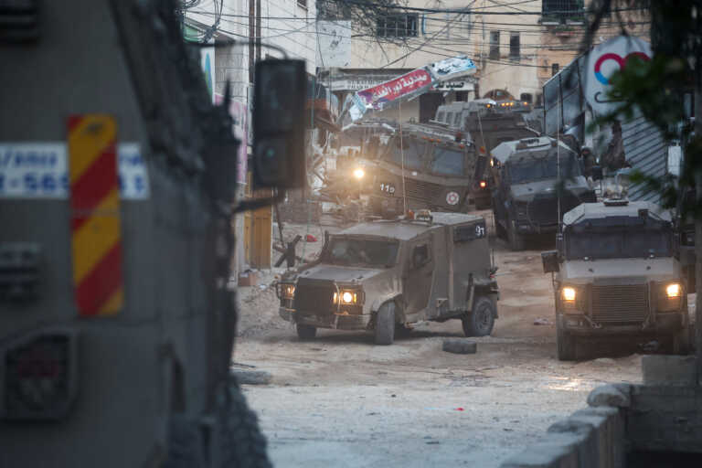 13 Παλαιστίνιοι νεκροί μετά από ισραηλινή επιδρομή στην Δυτική Όχθη