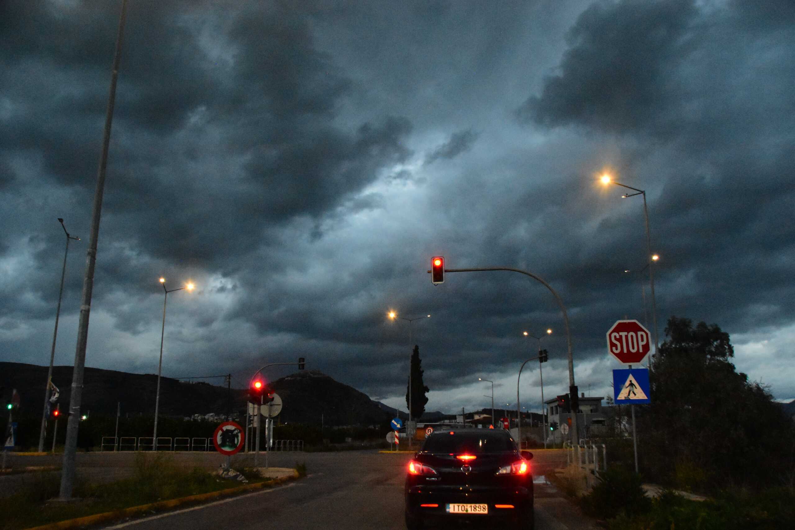 Καιρός – Meteo: Βροχές και πτώση της θερμοκρασίας από το απόγευμα της Τρίτης