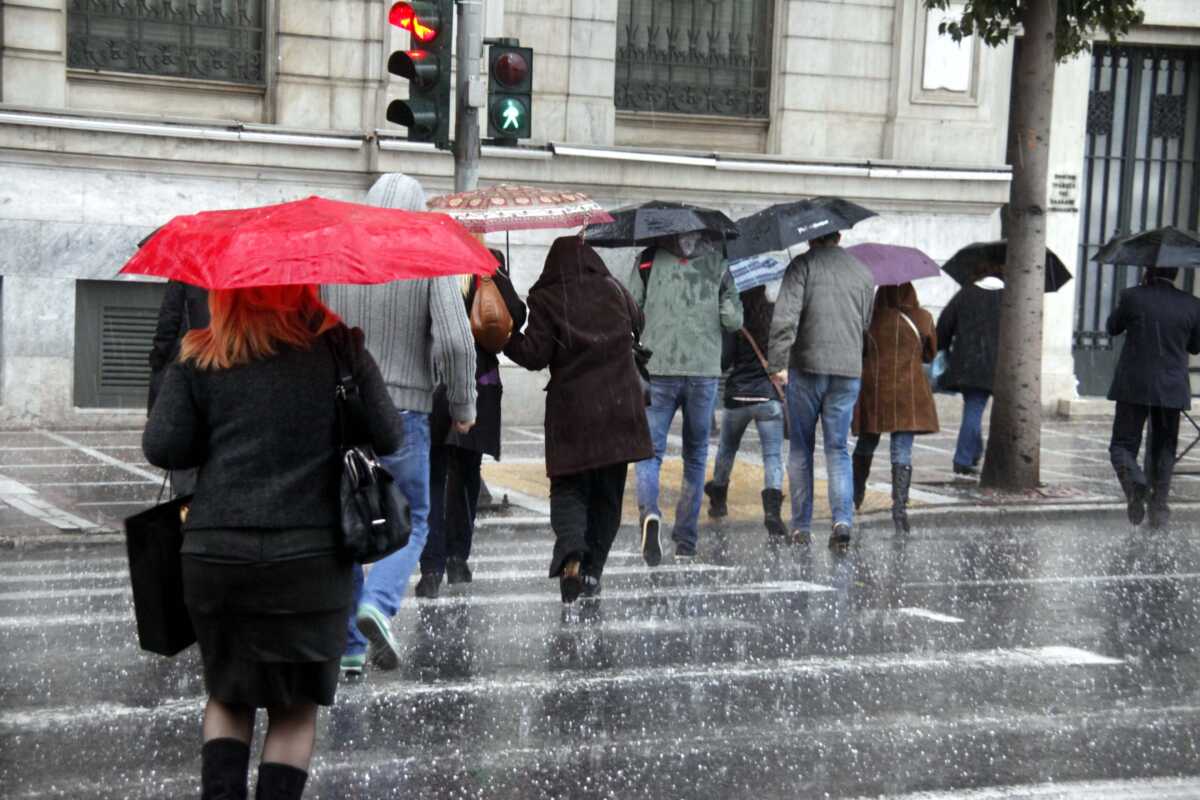 Óôéãìéüôõðï áðü ôçí ÷áëáæüðôùóç óôçí ÁèÞíá, ÄåõôÝñá 5 Ìáñôßïõ 2012. (EUROKINISSI