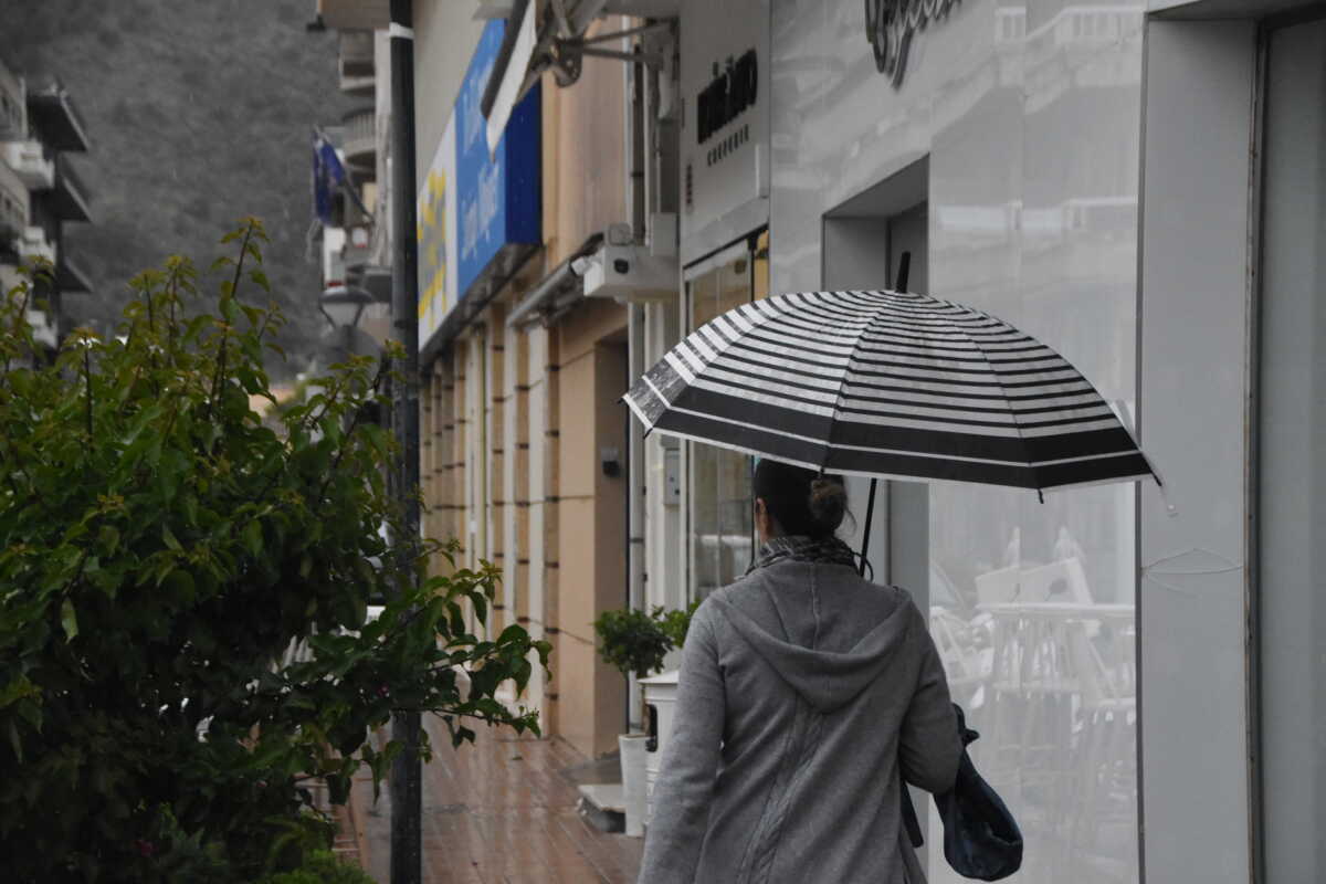 Καιρός: Ραγδαία επιδείνωση από αύριο με βροχές, καταιγίδες, αφρικανική σκόνη και κατακόρυφη πτώση της θερμοκρασίας