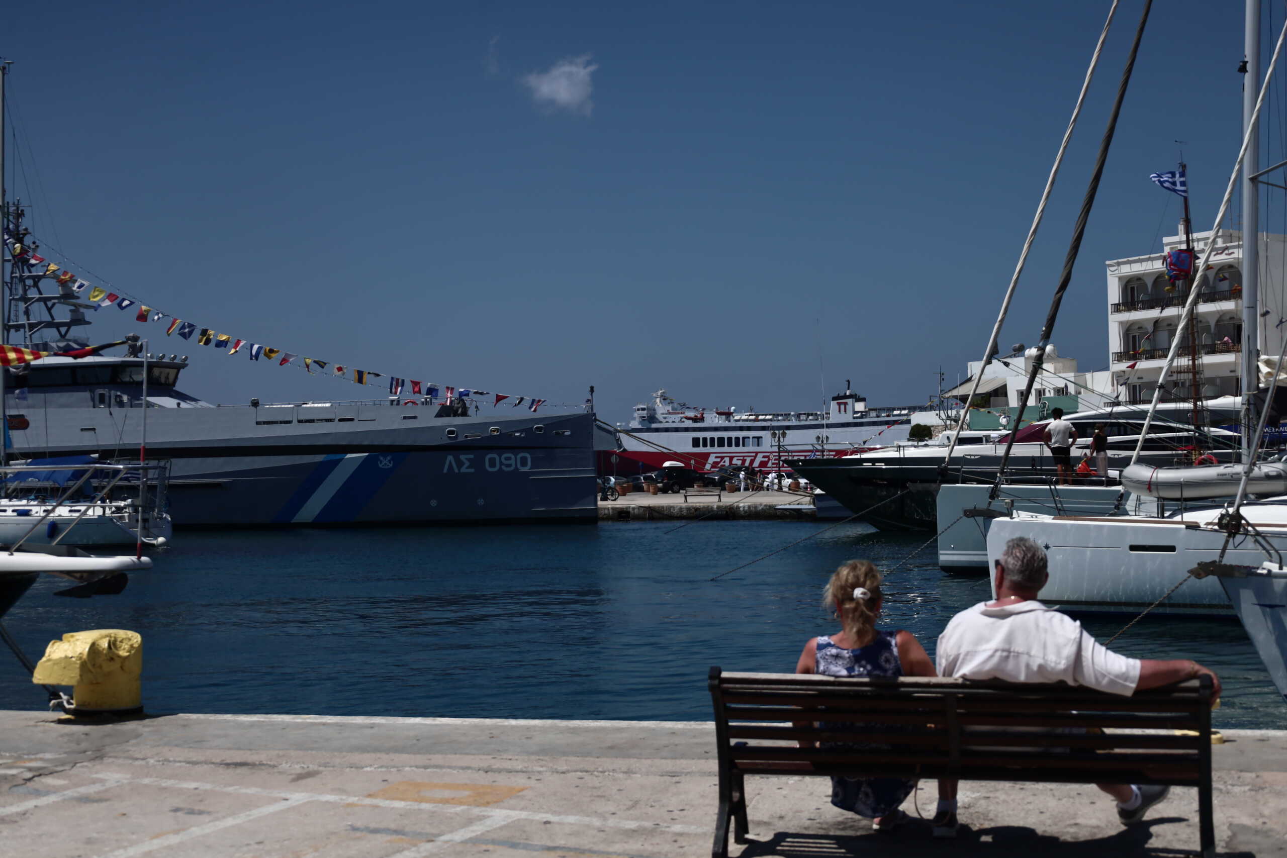 ΣTIΓΜΙΟΤΥΠΑ ΑΠΟ ΤΟ ΛΙΜΑΝΙ ΤΗΣ ΤΗΝΟΥ (ΚΩΣΤΑΣ ΤΖΟΥΜΑΣ