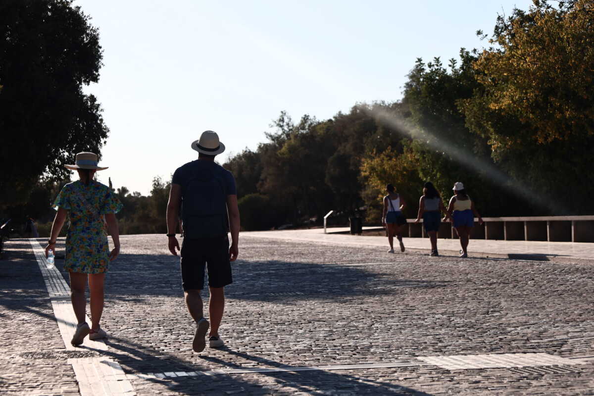 Καιρός: Στους 32 βαθμούς Κελσίου και σήμερα ο υδράργυρος – Έρχεται μεγάλη πτώση της θερμοκρασίας