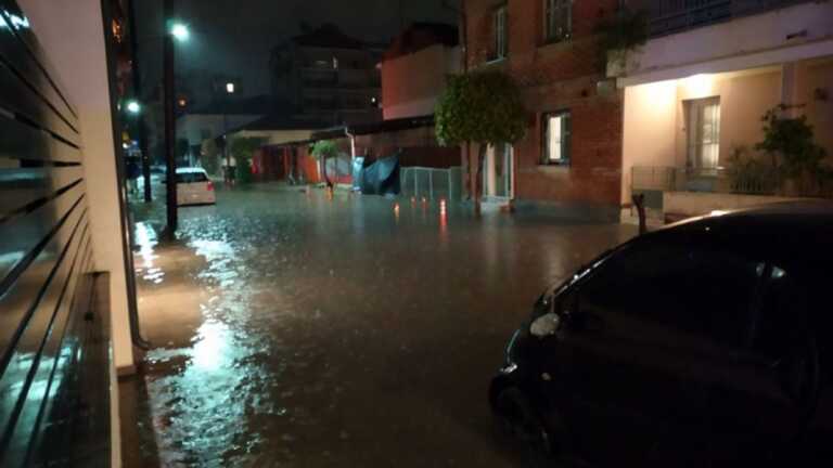 Η κακοκαιρία χτύπησε τη Θεσσαλία: «Ποτάμια» οι δρόμοι σε Καρδίτσα και Νότιο Πήλιο – Σε ποιες περιοχές χιόνισε