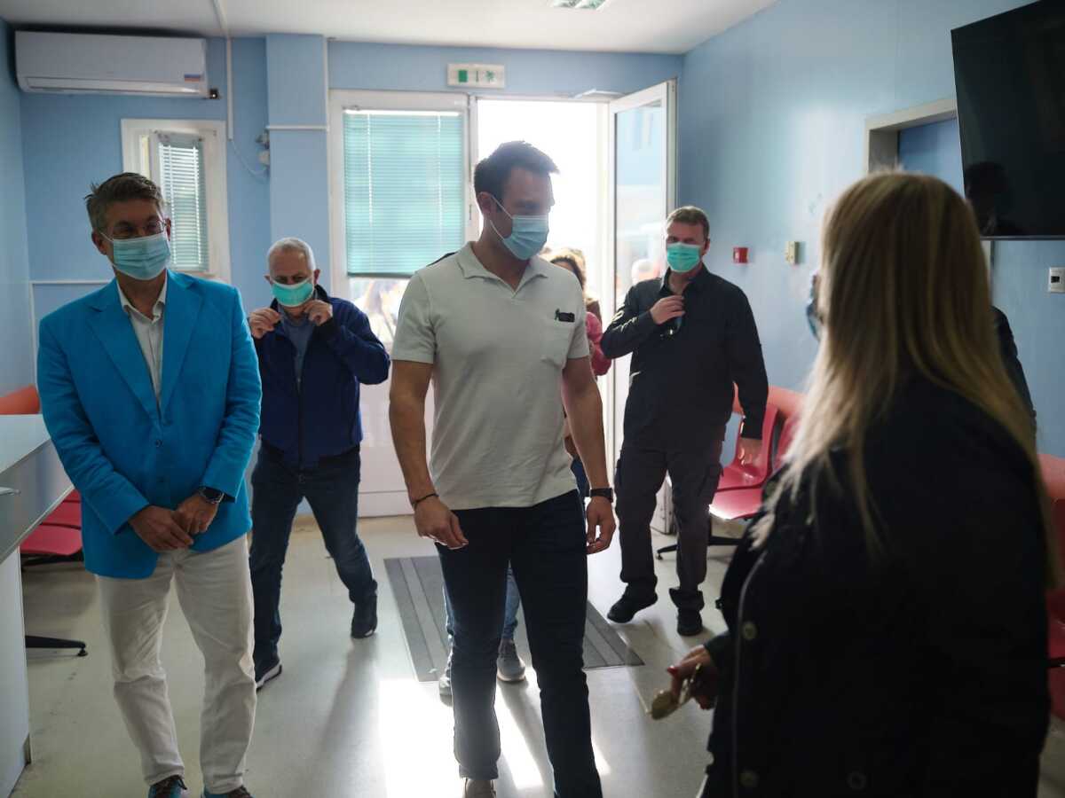Επίσκεψη του Προέδρου του ΣΥΡΙΖΑ - Προοδευτική Συμμαχία, Στέφανου Κασσελάκη στο νοσοκομείο της Σύρου και στα γραφεία της διοίκησης των Νεωρίων, Κυριακή 21 Απριλίου 2024. 
(ΓΡΑΦΕΙΟ ΤΥΠΟΥ ΣΥΡΙΖΑ-ΠΣ