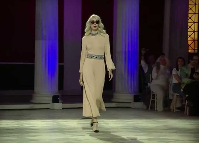 Στην πασαρέλα του Athens Fashion Week 2024 η Κιάρα Μαρκέζη, εγγονή του Άκη Τσοχατζόπουλου