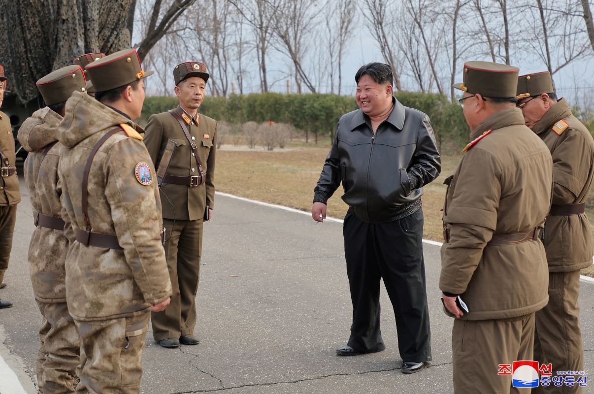 Βόρεια Κορέα: Ο Κιμ Γιονγκ Ουν παρών σε άσκηση «πυρηνικής αντεπίθεσης»