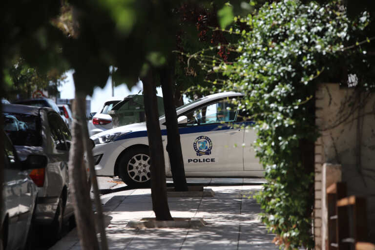 Δύο αδέρφια χτυπούσαν αλύπητα 19χρονο στο Ηράκλειο και η αδερφή τους τραβούσε βίντεο από το κινητό