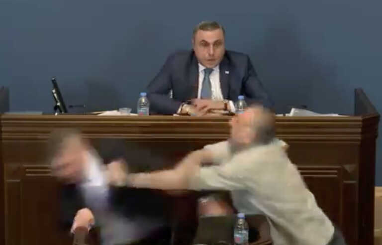 Εικόνες χάους στο κοινοβούλιο της Γεωργίας – Άγριο ξύλο βουλευτών on camera