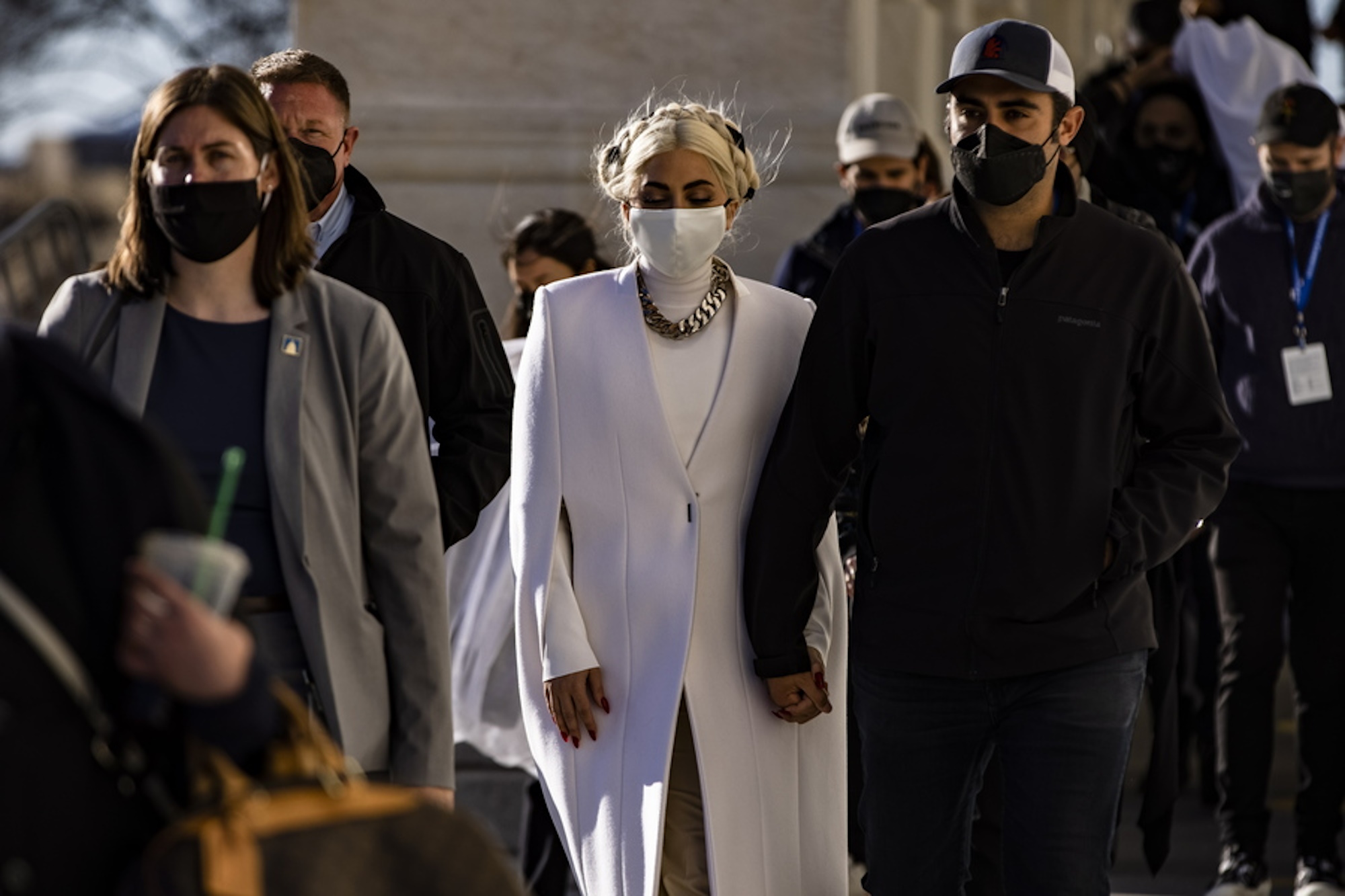 Lady Gaga: Βόλτα στο Λος Άντζελες φορώντας διαμαντένιο δαχτυλίδι