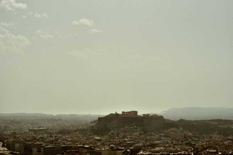 Σκόνη, λασποβροχές και 30άρια την Τρίτη: Η πρόγνωση των επόμενων ημερών