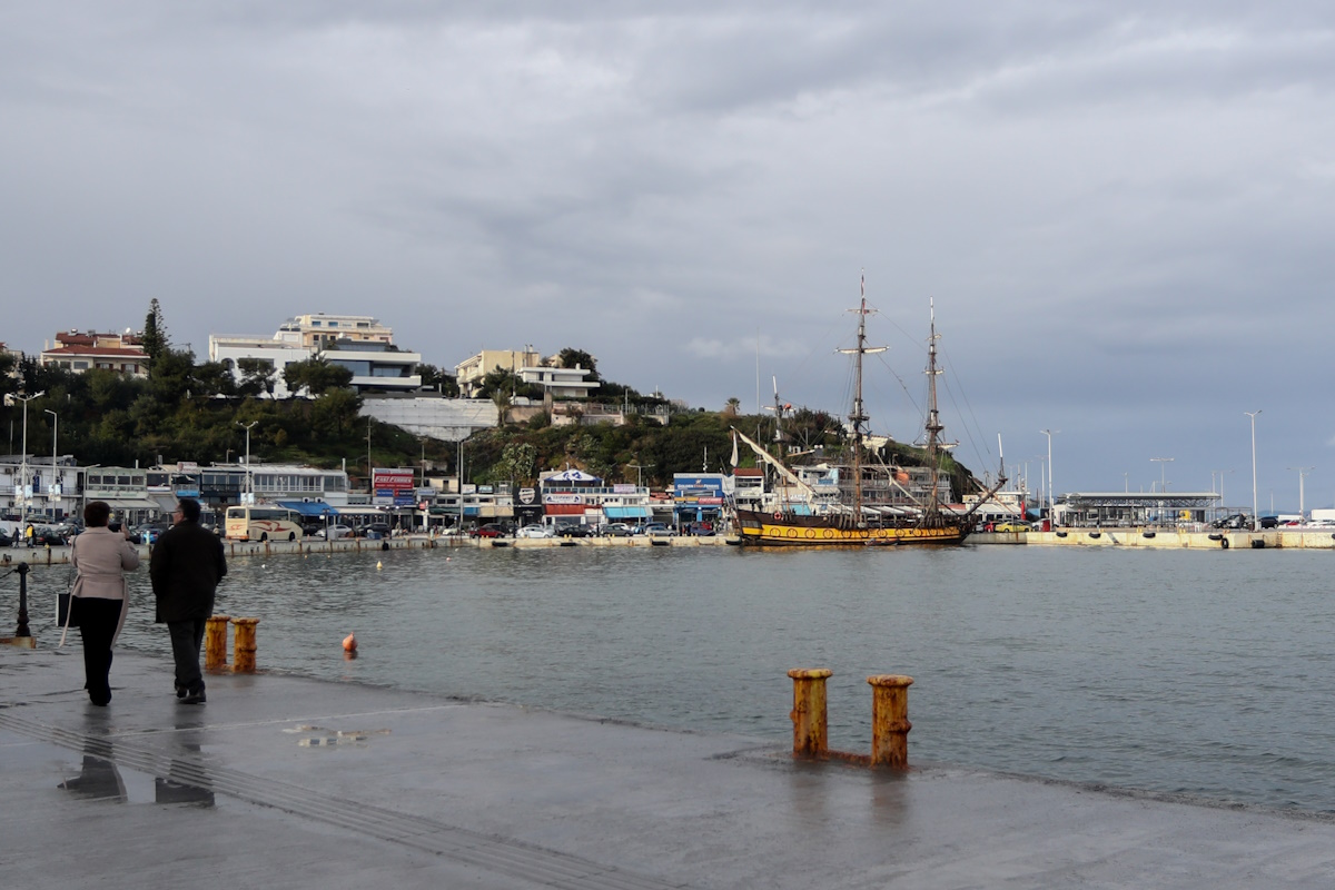 ΤΟ ΡΩΣΙΚΟ ΙΣΤΙΟΦΟΡΟ SHTANADART, ΑΝΤΙΓΡΑΦΟ ΤΗΣ ΦΡΕΓΑΤΑΣ ΤΟΥ ΜΕΓΑΛΟΥ ΠΕΤΡΟΥ ΣΤΟ ΛΙΜΑΝΙ ΤΗΣ ΡΑΦΗΝΑΣ.