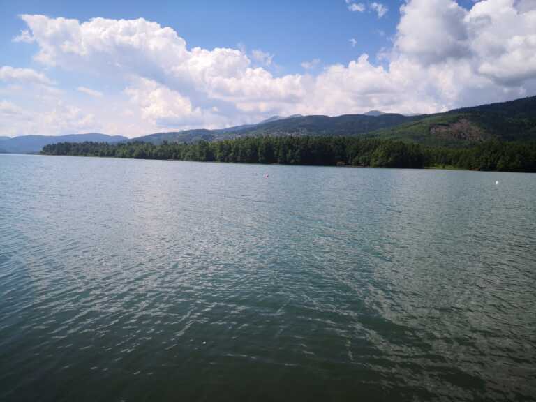 Διακοπές του Πάσχα: Η Λίμνη Πλαστήρα ψηλά στη λίστα με τους ιδανικούς εναλλακτικούς προορισμούς