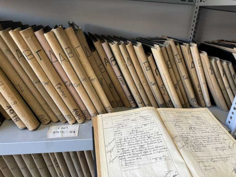 Ψάχνουν τις ρίζες τους στα αρχεία του Ληξιαρχείου της Θεσσαλονίκης - «Βροχή» τα ηλεκτρονικά αιτήματα