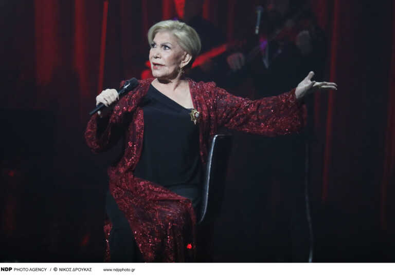 Η Μαρινέλλα παρά τα 85 της χρόνια γίνεται viral με τον χορό που «έριξε» στη σκηνή