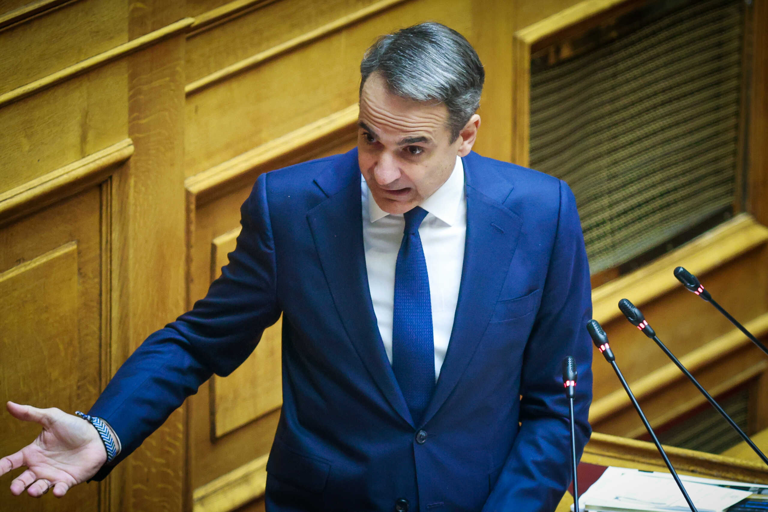 Τρίτη ημέρα της συζήτησης στην Ολομέλεια της Βουλής της πρότασης δυσπιστίας στην κυβέρνηση που κατέθεσε ο πρόεδρος του ΠΑΣΟΚ-Κινήματος Αλλαγής Νίκος Ανδρουλάκης, με αφορμή το δημοσίευμα του "Βήματος της Κυριακής" για αλλοίωση των διαλόγων του σταθμάρχη της Λάρισας με τους μηχανοδηγούς το βράδυ της 28ης Φεβρουαρίου 2023, όταν και συνέβη η πολύνεκρη σύγκρουση αμαξοστοιχιών στα Τέμπη, Πέμπτη 28 Μαρτίου 2024. Την πρόταση δυσπιστίας του ΠΑΣΟΚ-Κινήματος Αλλαγής στηρίζουν ΣΥΡΙΖΑ-Προοδευτική Συμμαχία, ΚΚΕ, Νέα Αριστερά, Ελληνική Λύση και Πλεύση Ελευθερίας. 
(ΓΙΩΡΓΟΣ ΚΟΝΤΑΡΙΝΗΣ