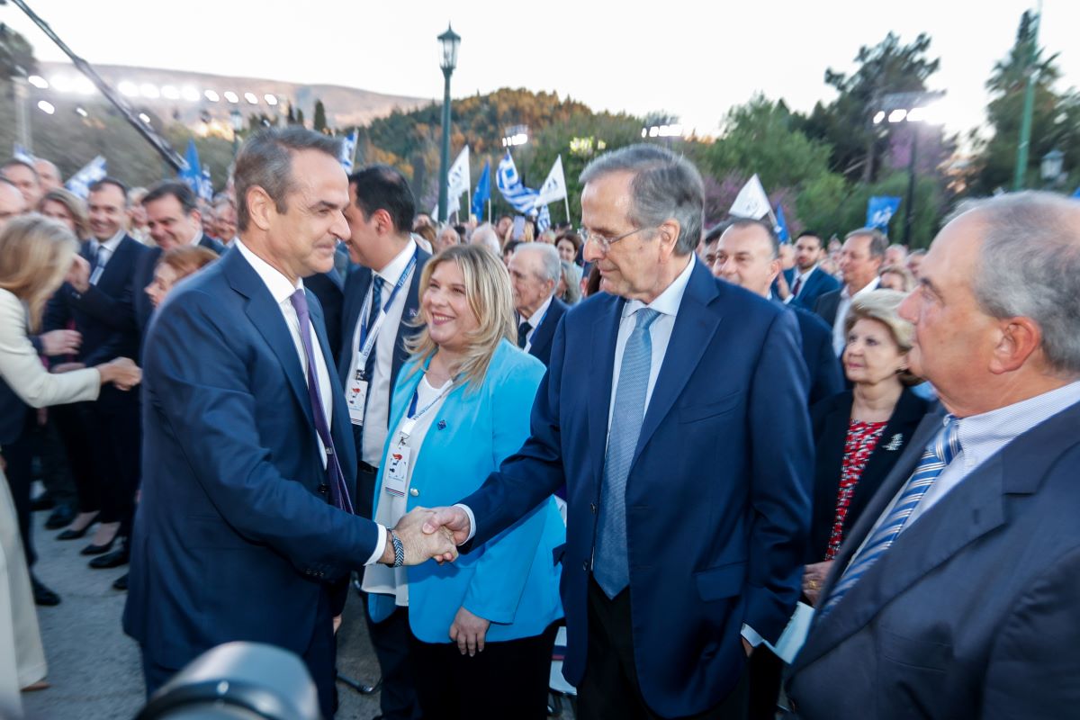Συνέδριο ΝΔ: Selfies, πηγαδάκια, χειραψίες και χαμόγελα – Φωτογραφικά καρέ από το Ζάππειο
