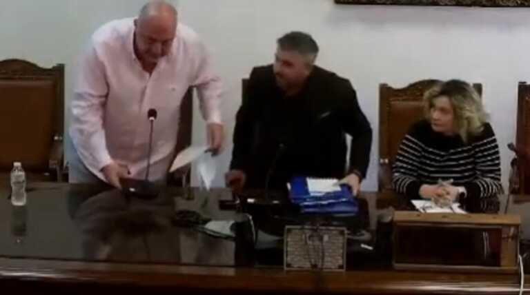 Συνελήφθη ο Αχιλλέας Μπέος μετά από μήνυση δημοτικού συμβούλου για απειλή - Βίντεο από το «εκρηκτικό» δημοτικό συμβούλιο