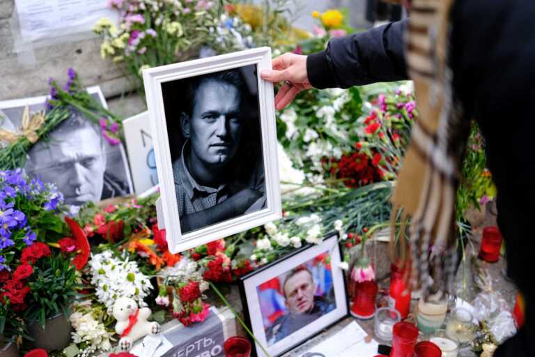 Wall Street Journal για Ναβάλνι: Οι υπηρεσίες Πληροφοριών των ΗΠΑ πιστεύουν ότι ο Πούτιν δεν διέταξε τη δολοφονία