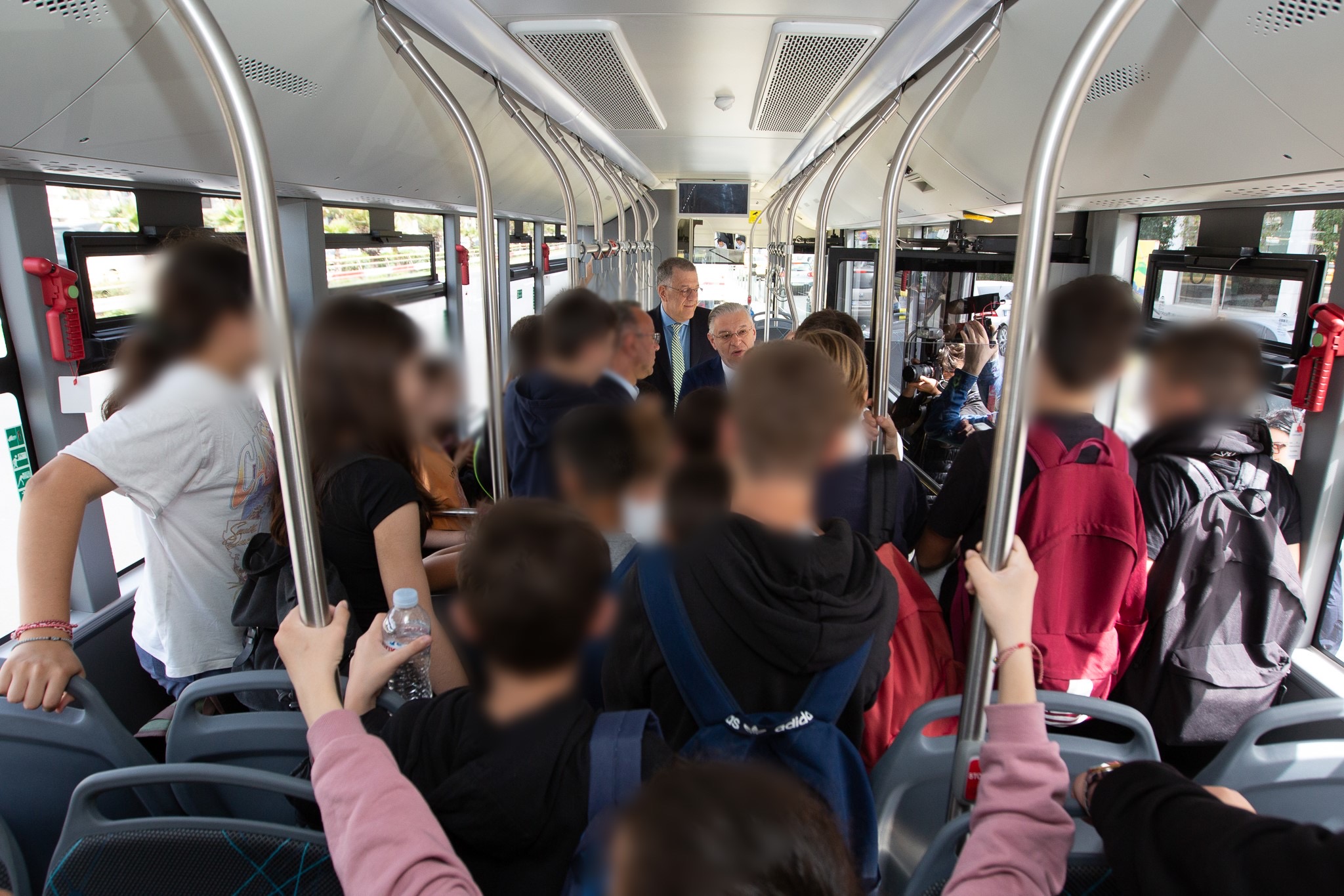 Πρώτο δοκιμαστικό δρομολόγιο ηλεκτρικών λεωφορείων της ΟΣΥ με επιβάτες Σταϊκούρα και Ταχιάο