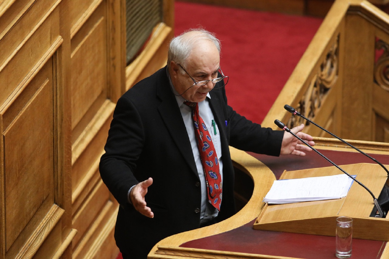 Ο βουλευτής του ΠΑΣΟΚ ΚΙΝΑΛ Παναγιώτης Παρασκευαΐδης μιλάει στην Ολομέλεια της Βουλής, την τέταρτη ημέρα της συζήτησης για τον Προϋπολογισμό του 2024, Αθήνα, Σάββατο 16 Δεκεμβρίου 2023. Η συζήτηση για τον προϋπολογισμό θα ολοκληρωθεί σε 5 συνεδριάσεις στις 17 Δεκεμβρίου και αμέσως μετά θα διεξαχθεί ονομαστική ψηφοφορία. ΑΠΕ-ΜΠΕ