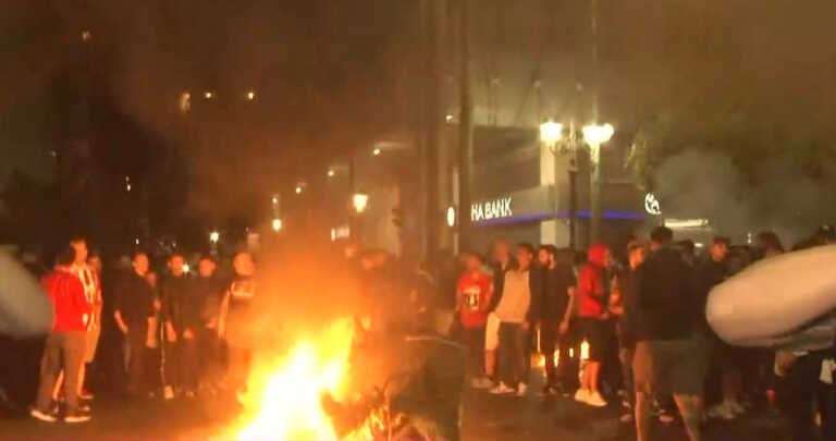 Ολυμπιακός: «Τρέλα» στο Πασαλιμάνι, βγήκαν στους δρόμους οι οπαδοί για την πρόκριση επί της Φενέρμπαχτσε